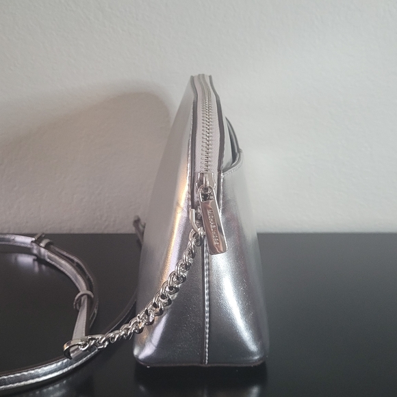 Michael Kors Jet Set Metallic Travel Medium Dome Crossbody Bag - Picture 3 of 11